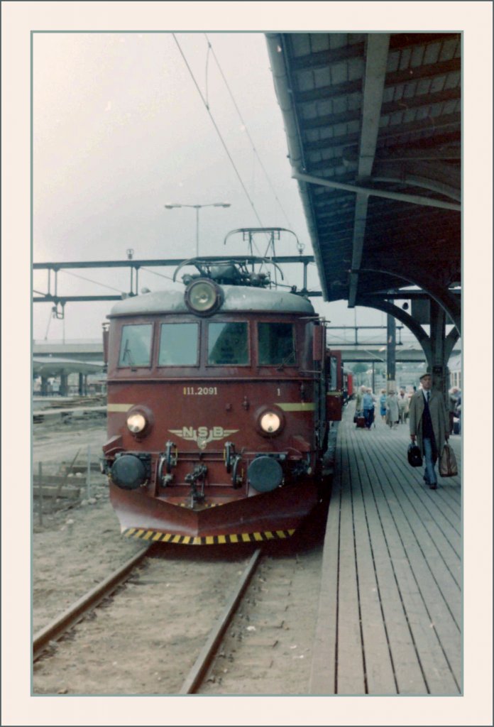 Die NSB 111.2091 in Oslo.
(September 1985/Gescanntes Negativ)  