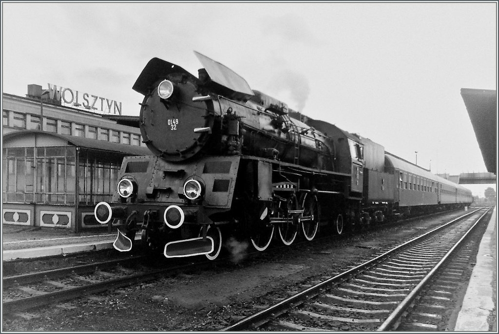 Die PKP Ol 49 32 mit einem Regionalzug in Wolstyn.
28. August 1994/gescannts Negativ