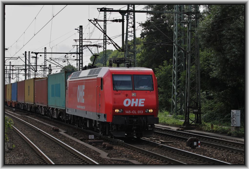 Die zweite Neue von OHE schaute natrlich auch kurz vorbei... 145-CL 13 mit Containerzug am 13.08.2010 in Hamburg Harburg