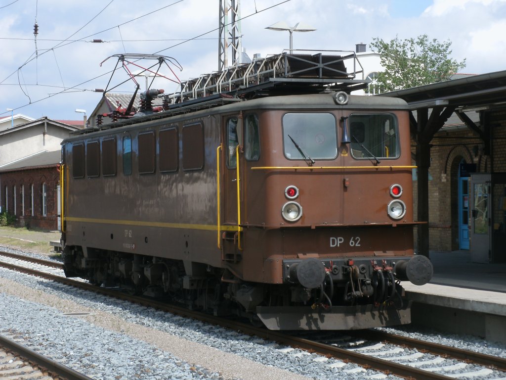 DP 62(ex.142 042) am 18.Juni 2011 bei der Durchfahrt durch Bergen/Rgen.