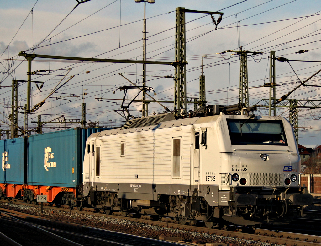 E37 528 mit Blauerwand am 05.12.11 in Fulda

