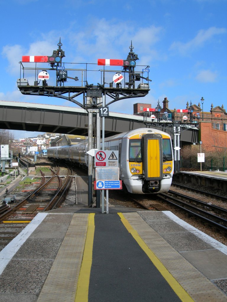 Ein Class 375 Triebzug wird in Hastings manvriert. 
28. Mrz 2006