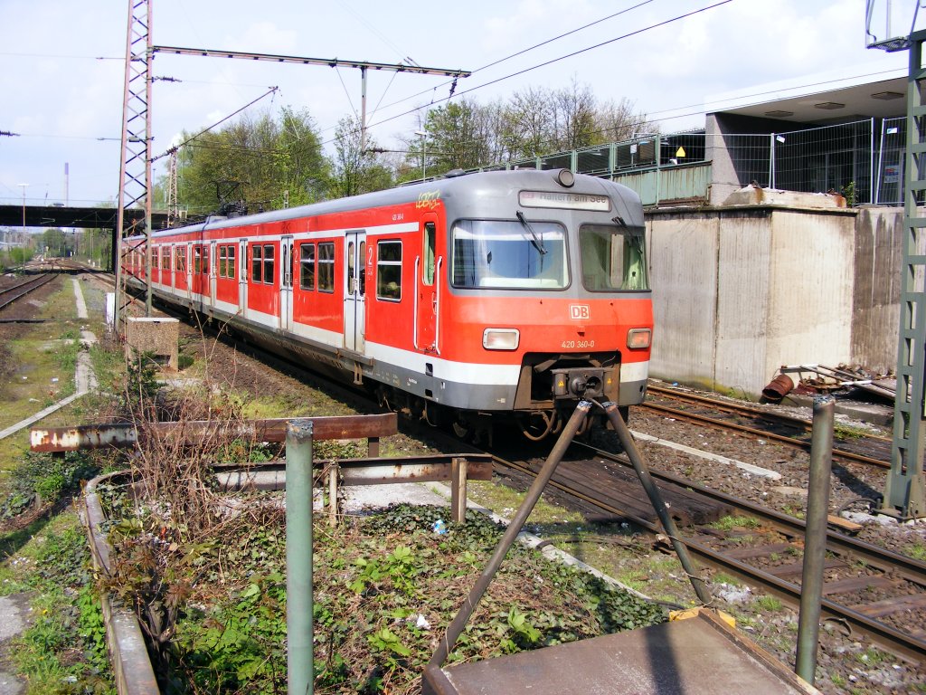 Ein DB 420 am 25.04.2008 nach der Abfahrt im Bahnhof Gladbeck-West.