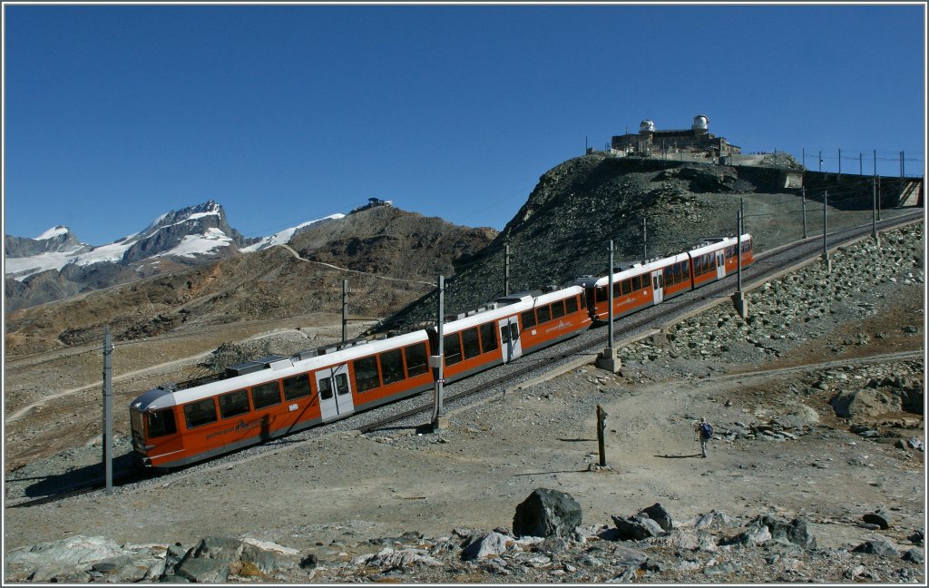 Ein GGB Doppelpendelzug auf dem Weg nach Zermatt, kurz nach der Abfahrt vom Gornergrat.
4. Okt. 2012