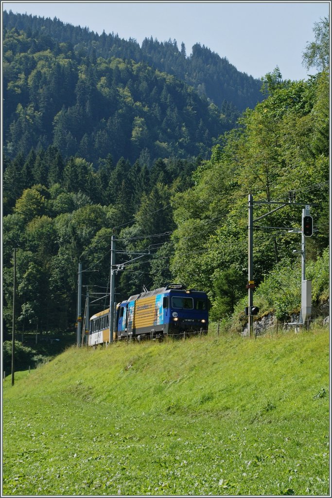 Ein  GoldenPass  IR (Montreux) - Interlaken - Luzern erreicht  Kppeli .
20.8.12