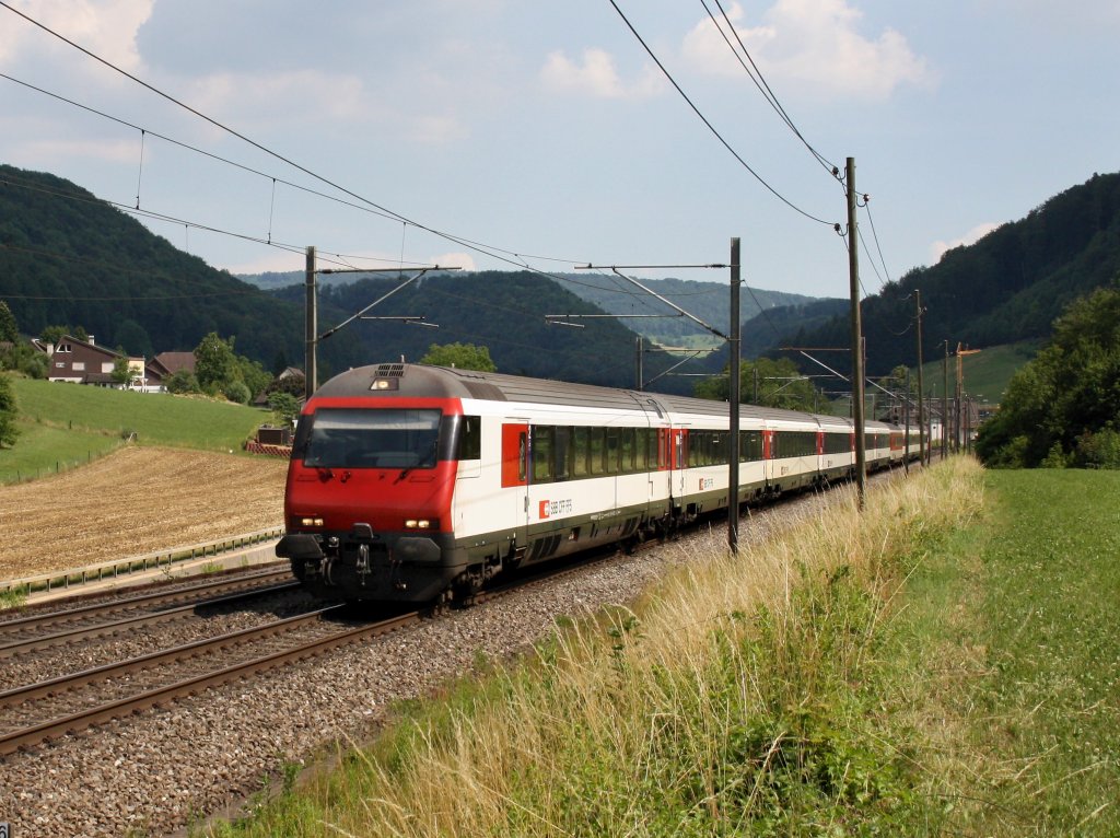 Ein IC am 28.6.2011 unterwegs bei Tecknau. 
