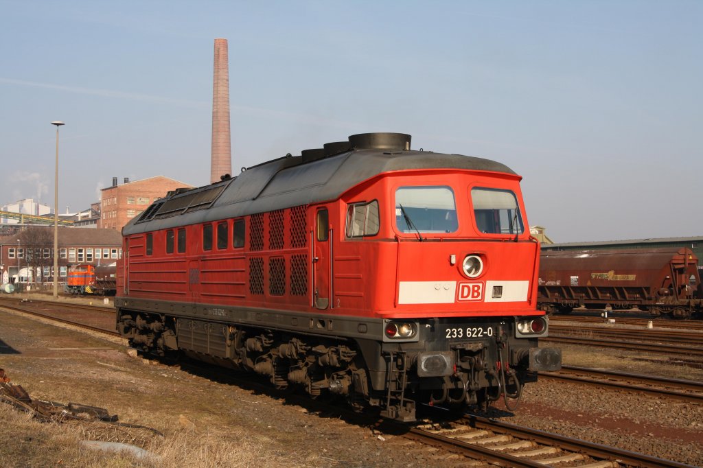 Ein Potrait der 233 622-0 im Werksbahnhof Heringen (Werra) am 04.03.11.