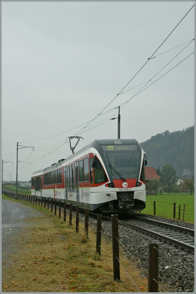 Ein Spatz als S4 auf dem Weg nach Luzern bei Stans. 
18. Okt 2010