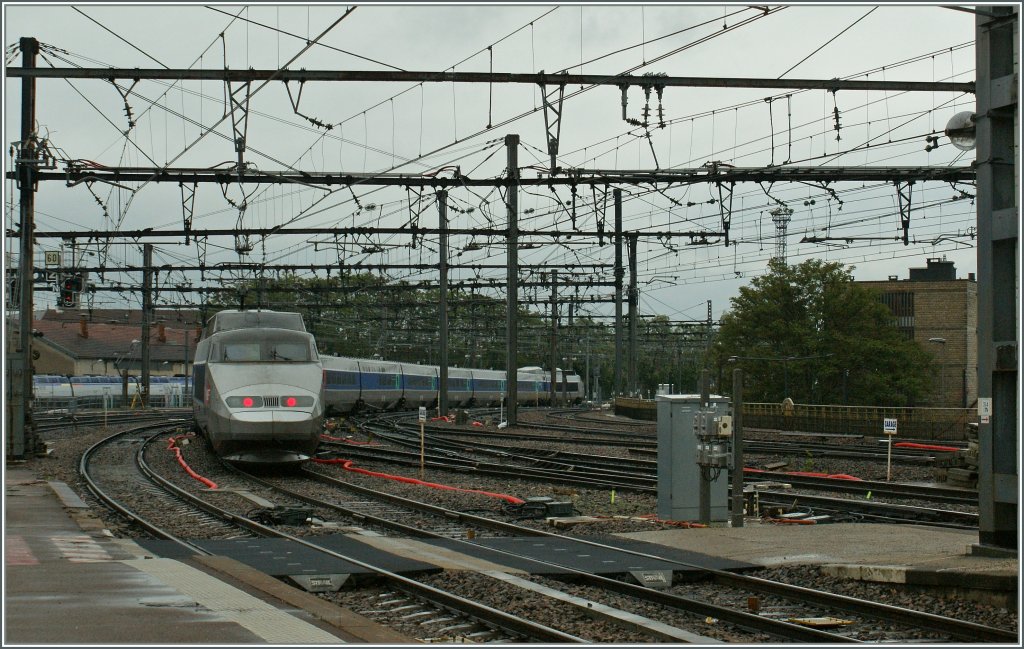 Ein TGV verlsst Dijon.
22. Mai 2012
