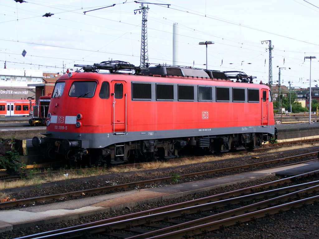 Eine DB 110 steht am 06.07.2010 im Hauptbahnhof von Mnster.