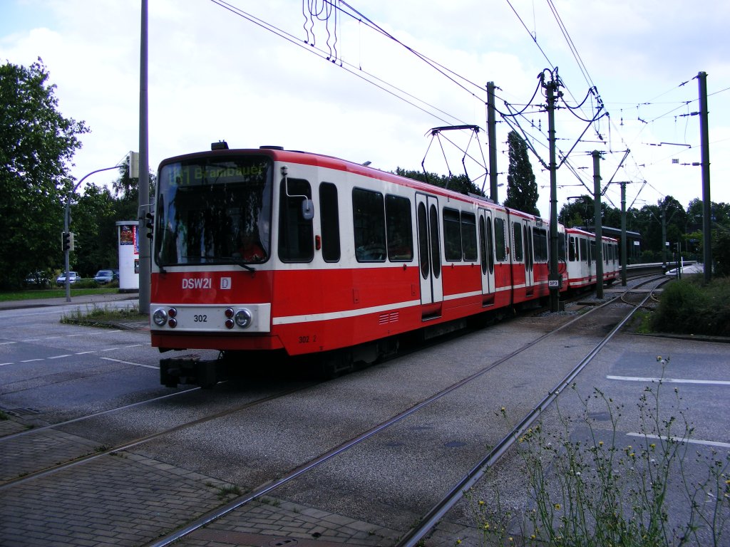 Eine Doppeltraktion aus Stadtbahnwagen B der Dormunder Stadtwerke fhrt am 19. Juli 2008 in nrdlicher Richtung aus der Haltestelle  Fredenbaum .