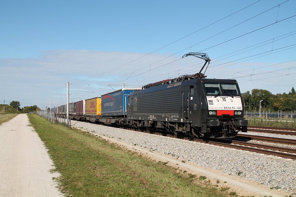ES 64 F4-023 am 03.Oktober 2012 bei Hrbach in Richtung Mnchen.