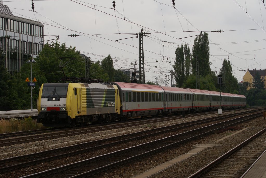 ES 64 F4-093 mit einem Intercity nach Mnchen Hbf in Mnchen Heimeranplatz am 14.08.2010