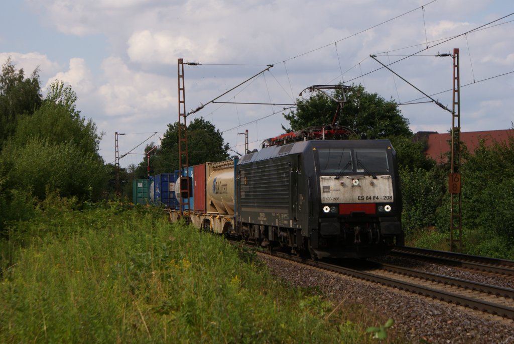 ES 64 F4-208 mit Containerzug in Hannover Limmer am 30.07.2010