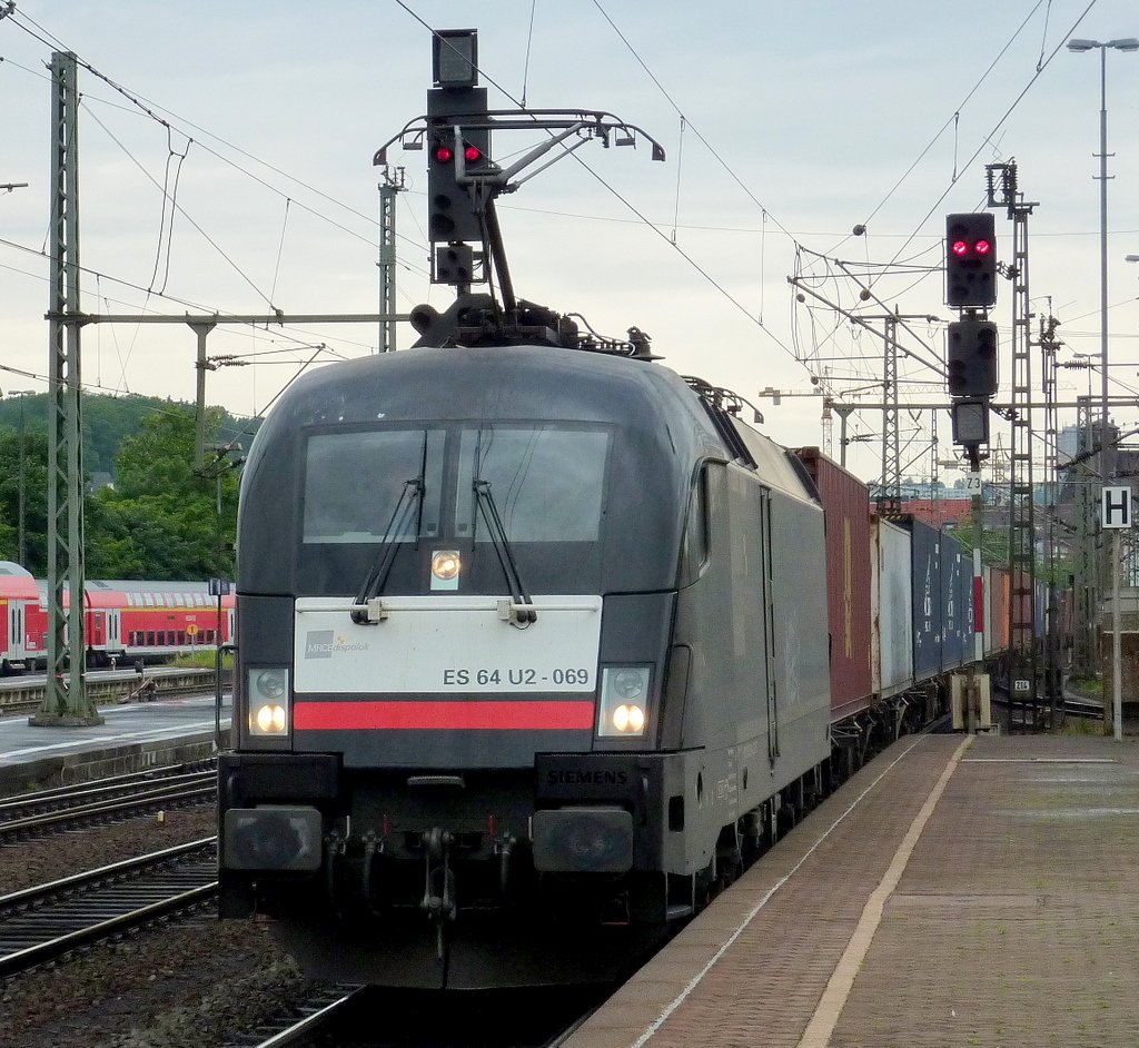 ES 64 U2-069 Bosporus Sprinter mit Containerzug am 12.06.10 in Fulda