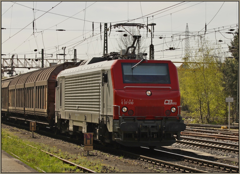 Etwas nher...E37 510 von CB Rail am 09.04.11 in Duisburg Entenfang