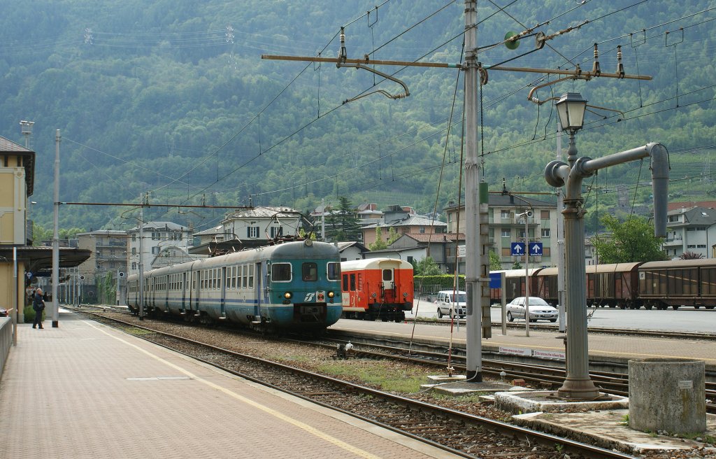 FS Ale 803 als Regionalzug nach Sondrio am 9. Mai 2010.