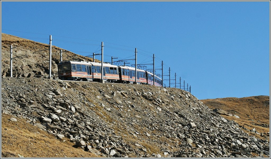 GGB Zahnradbahnzug zwischen Rotenboden und Gornergrat. 
4. Okt. 2011