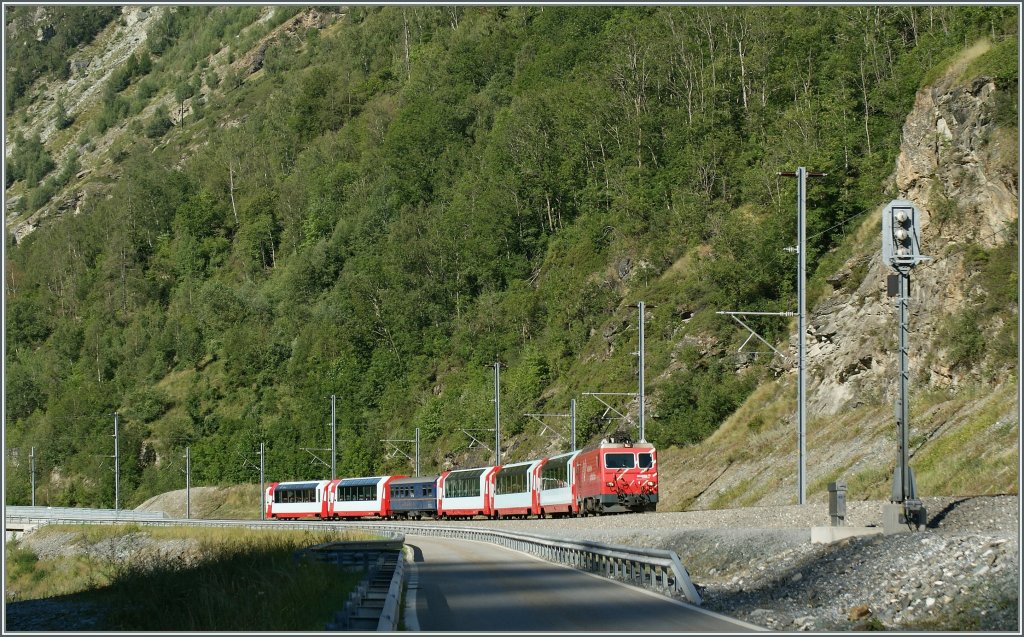 Glacier Express Zeramtt - Davos kurz vor Kalpetran.
11. August 2012