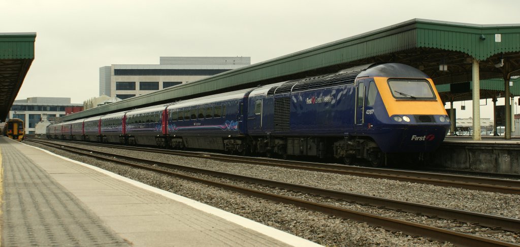 HST 125 der  frist  ist aus London in Cardiff eingetroffen.
29.04.2010