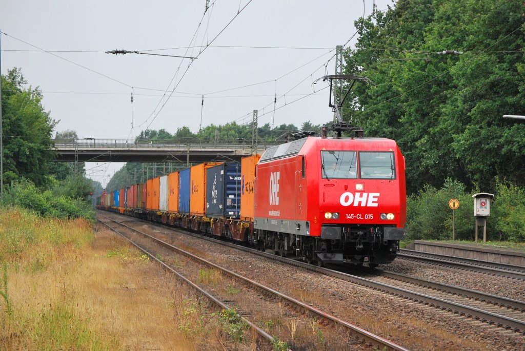 Im neuen Gewand der OHE zeigt sich am 05.08.2010 die ehemalige HGK-Lok 145 CL-015 in Radbruch.