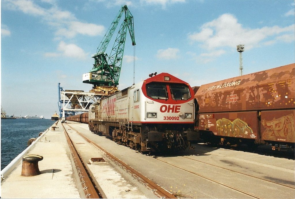 Im Sommer 2006 hufig zu Gast in Rostock-Seehafen:Die OHE mit ihren  Tigern .Abgefahren wurden wurden Holz und Baustoffzge.