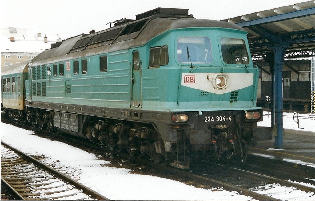 In Bautzen steht am 01.03.2001 die 234 304 mit einen RE nach Dresden.