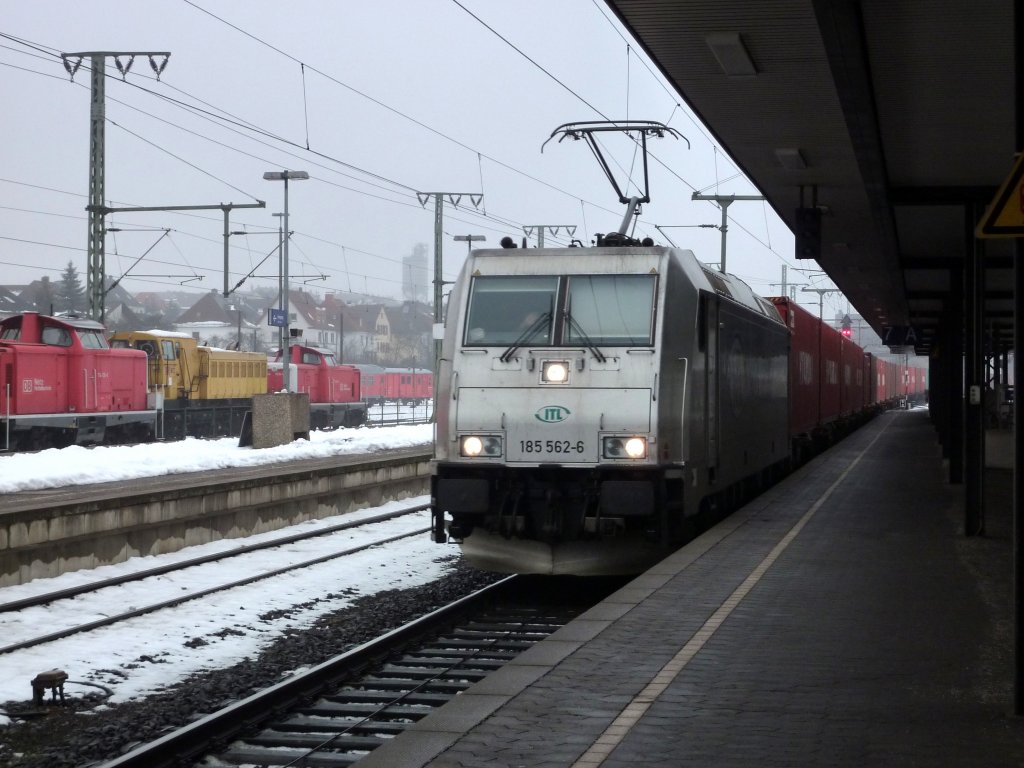 ITL 185 562-6 mit Containerzug am 06.02.10 in Fulda