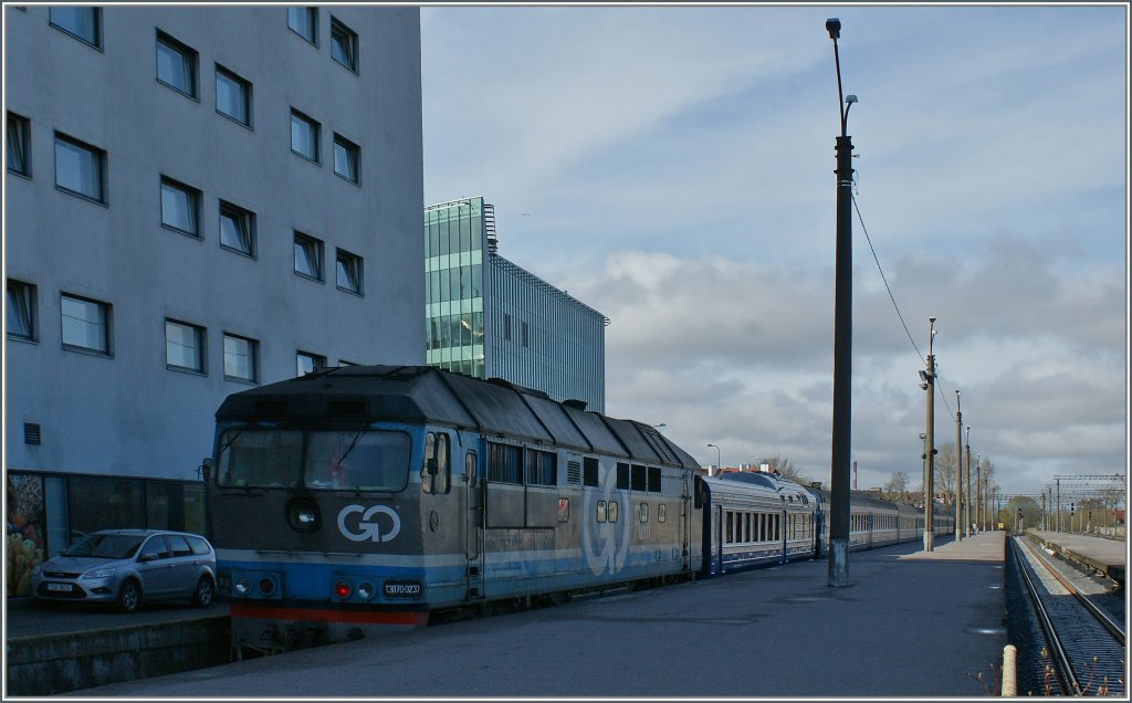 Lichttechnisch ungeschickt stand der aus Moskau in Tallinn eingetroffene Nachtschnellzug im Schatten.
7. Mai 2012