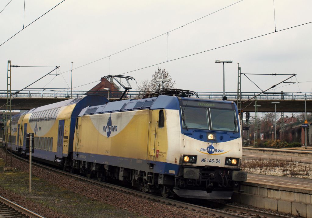 ME'r 81617 wurde am 15.1 von ME 146-04  Buchholz in der Nordheide  aus dem Bahnhof Hamburg-Harburg gezogen. Nchster Halt: Meckelfeld 