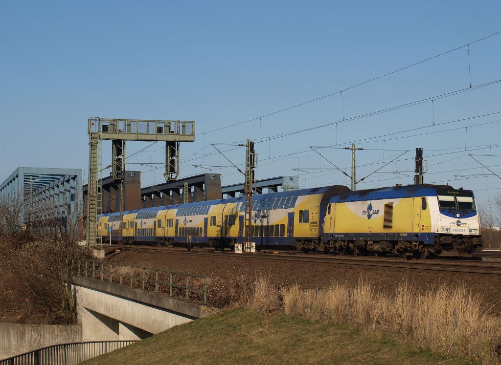 Mit dem Metronom nach Cuxhaven rauschte 246 009 ber die Sderelbbrcken am 5.3.