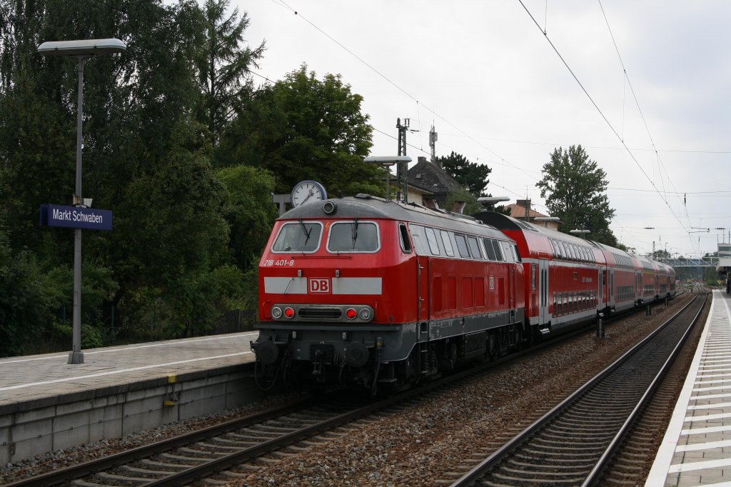 Mit ihrer RB aus Mhldorf ist am 30.08.11 fr 218 401-8 aufgrund von Weichensanierungsarbeiten im Bahnhof Markt Schwaben Endstation, bevor sie die Rckreise zur Stadt am Inn antritt.