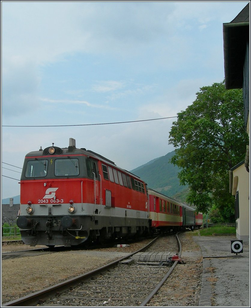 BB 2043 063-3 mit einem EZ in Spitz an der Donau am 18. Mai 2008

