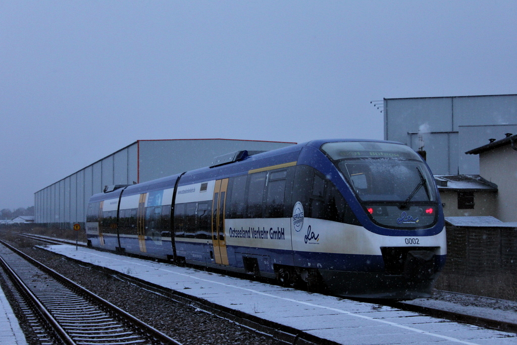Ostseeland Verkehr VT 0002 eine halbe Stunde spter aber jetzt mit Schnee im Bahnhof Torgelow am 02.02.12