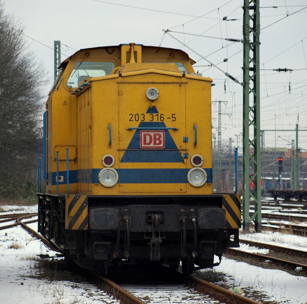 Potrait der 203 316-5 von DB Netz im RBF Harburg am 19.2.