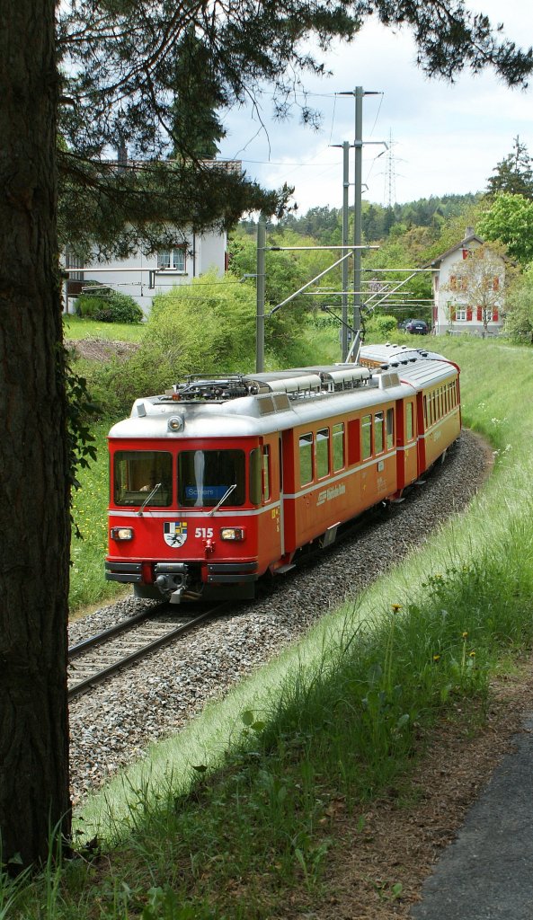 RhB Be 4/4 515 als S-Bahn kurz vor Reichenau-Tamins. 
10.05.2010