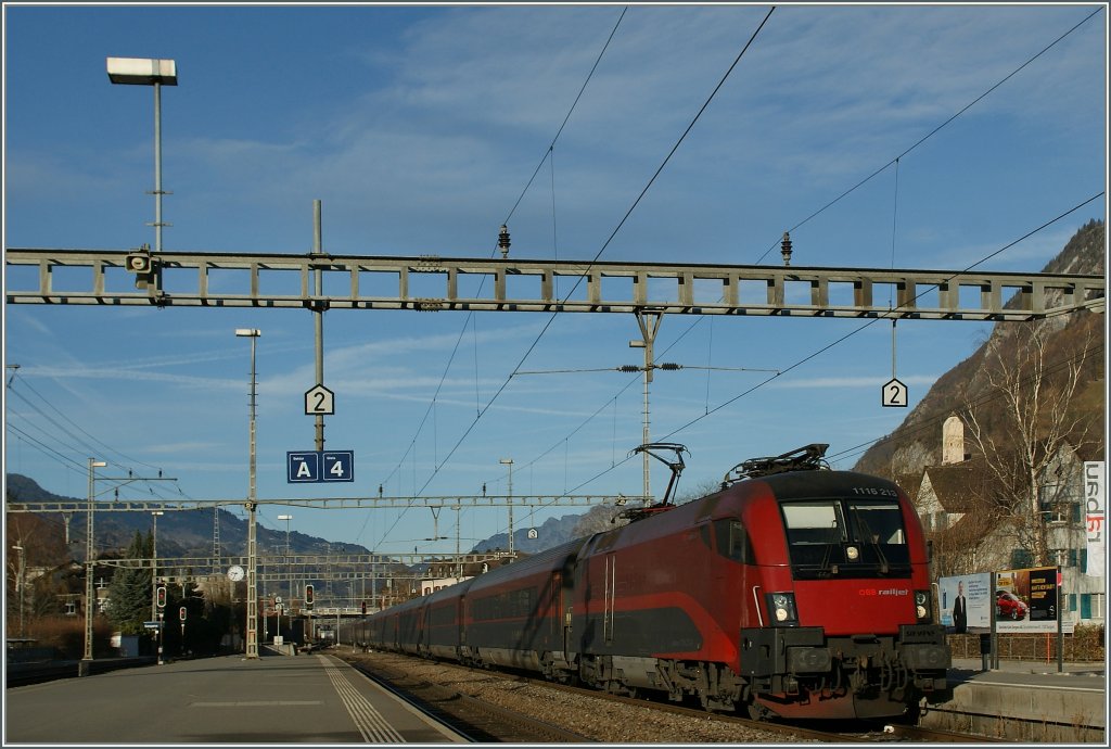 RJ nach Wien Westbahnhof erreicht Sargans.
1. Dez. 2011