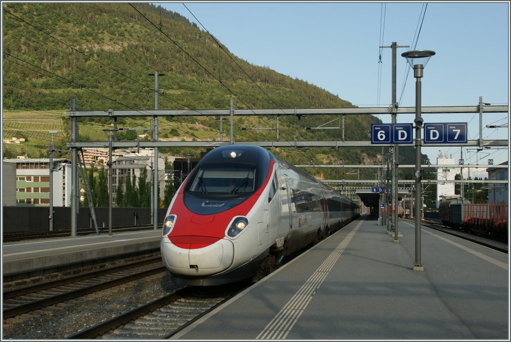 SBB ETR 610 als EC 35 bei der Durchfahrt in Visp. 
7. Juni 2013