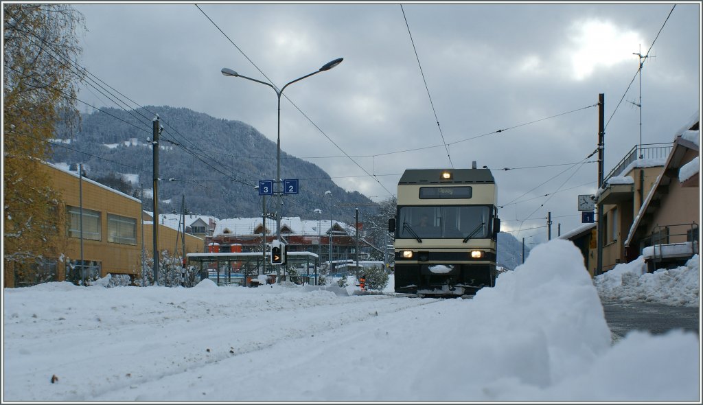 Schnee, aber nicht sehr viel, in Blonay. Der CEV GTW wartet auf die Abfahrt Richtung Vevey.
2. Dez. 2010