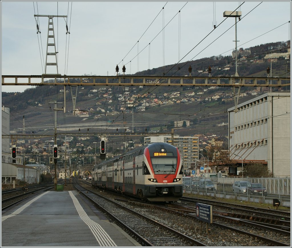 Seit dem Fahrplanwechsel wurden die RE Genve - Lausanne verdoppelt und nach Romont bzw. wie hier zu sehen bis Vevey verlngert.
23.12.2012