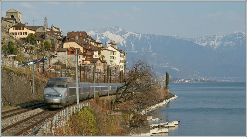 TGV de Neige  von Aigle nach Paris bei St-Saphorin.
25. Mrz 2012