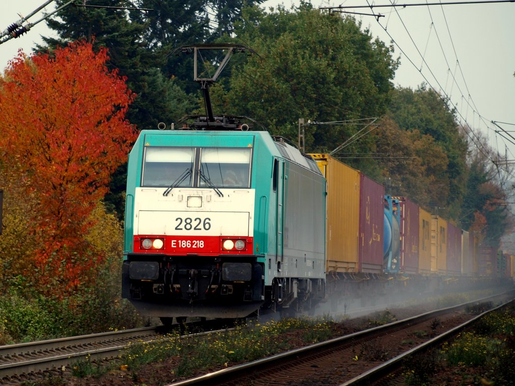 Viel Sand braucht die Cobra 186 218 um den Containerzug von Aachen West die Gemmenicher Rampe nach Belgien hoch zu ziehen.