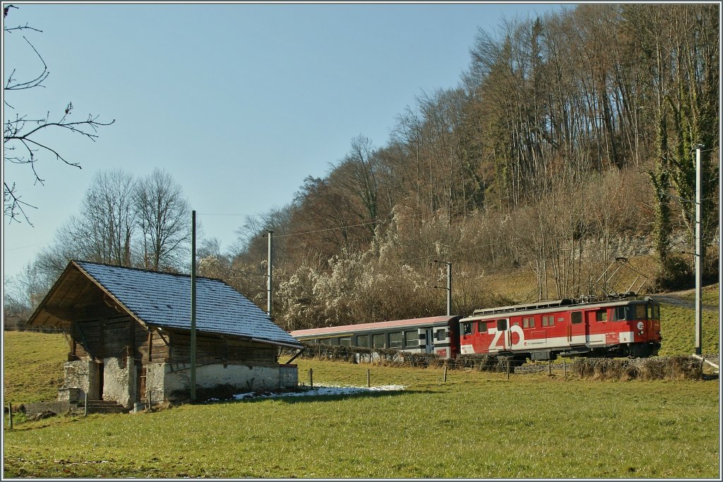  zb  De 110 022-1 mit dem IR zwischen Ringenberg und Nierried am 5. Feb. 2011