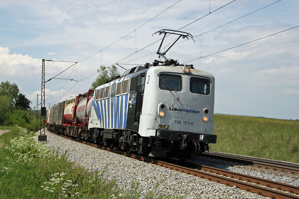 Zebra 139-177 von Lokomotion mit KLV-Zug bei Ostermnchen zwischen Mnchen und Rosenheim am 14.5.2011.