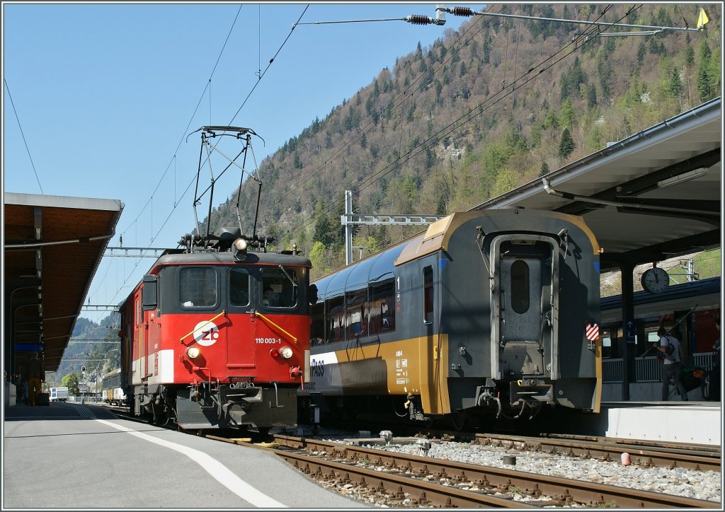 Zentralbahn  zb  De 110 003-1 in Interlaken Ost am 9. April 2011.
