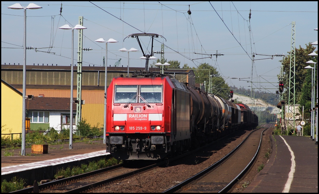Zur Abwechslung mal was langweiliges...;) 185 259 mit gemischtem Gterzug in Richtung Sden bei der Durchfahrt von Rheinbrohl am 02.09.11