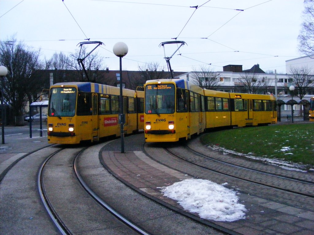 Zwei DWAG-M8 der EVAG stehen am 16. Januar 2009 in der Wendeschleife in Essen-Bredeney.