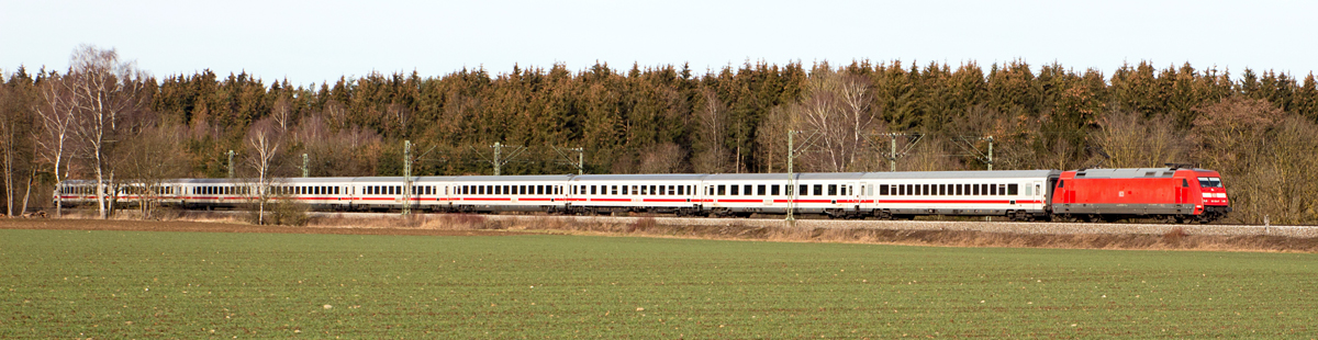 101 034-7 war am Vormittag des 06.02.16 mit einem Intercity in Richtung Salzburg bei Zorneding unterwegs.
