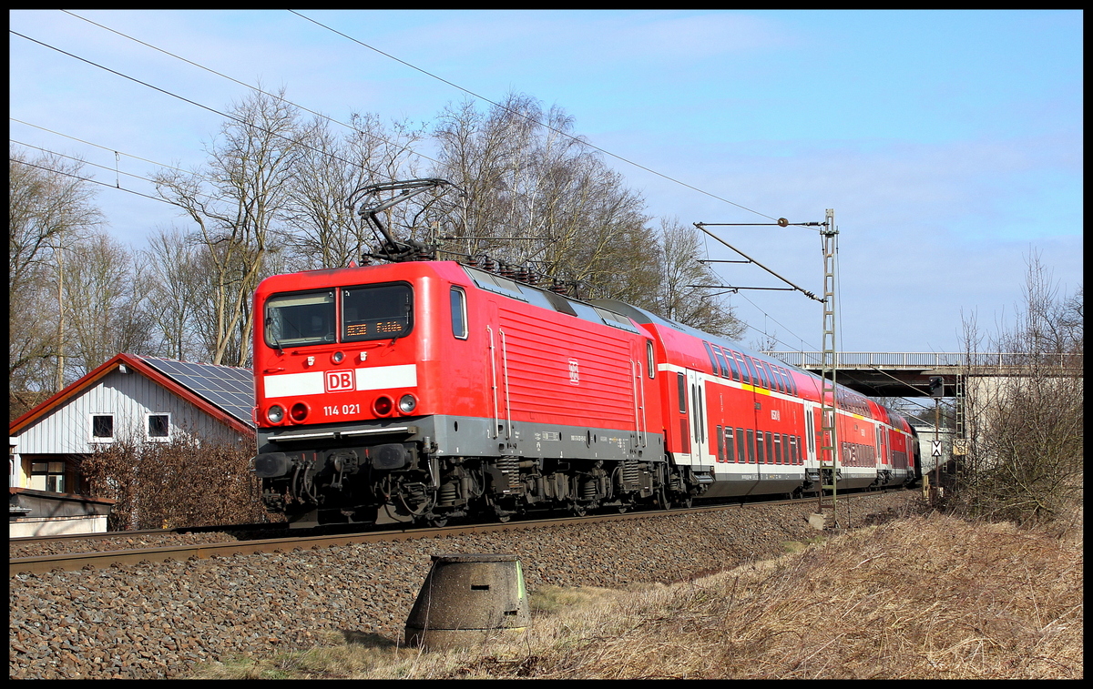 114 021 mit RE nach Fulda am 26.02.15 bei Kerzell