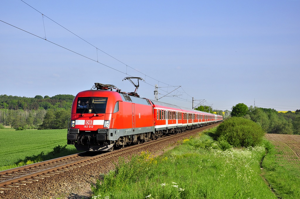 182 012 fährt mit RE 13290 am 28.05.2017 in Richtung Kavelstorf/Berlin.